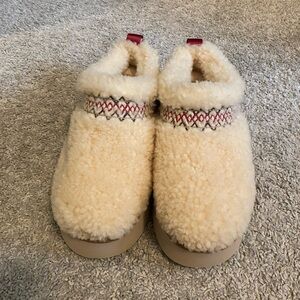 NWT UGGS Tazz Slippers